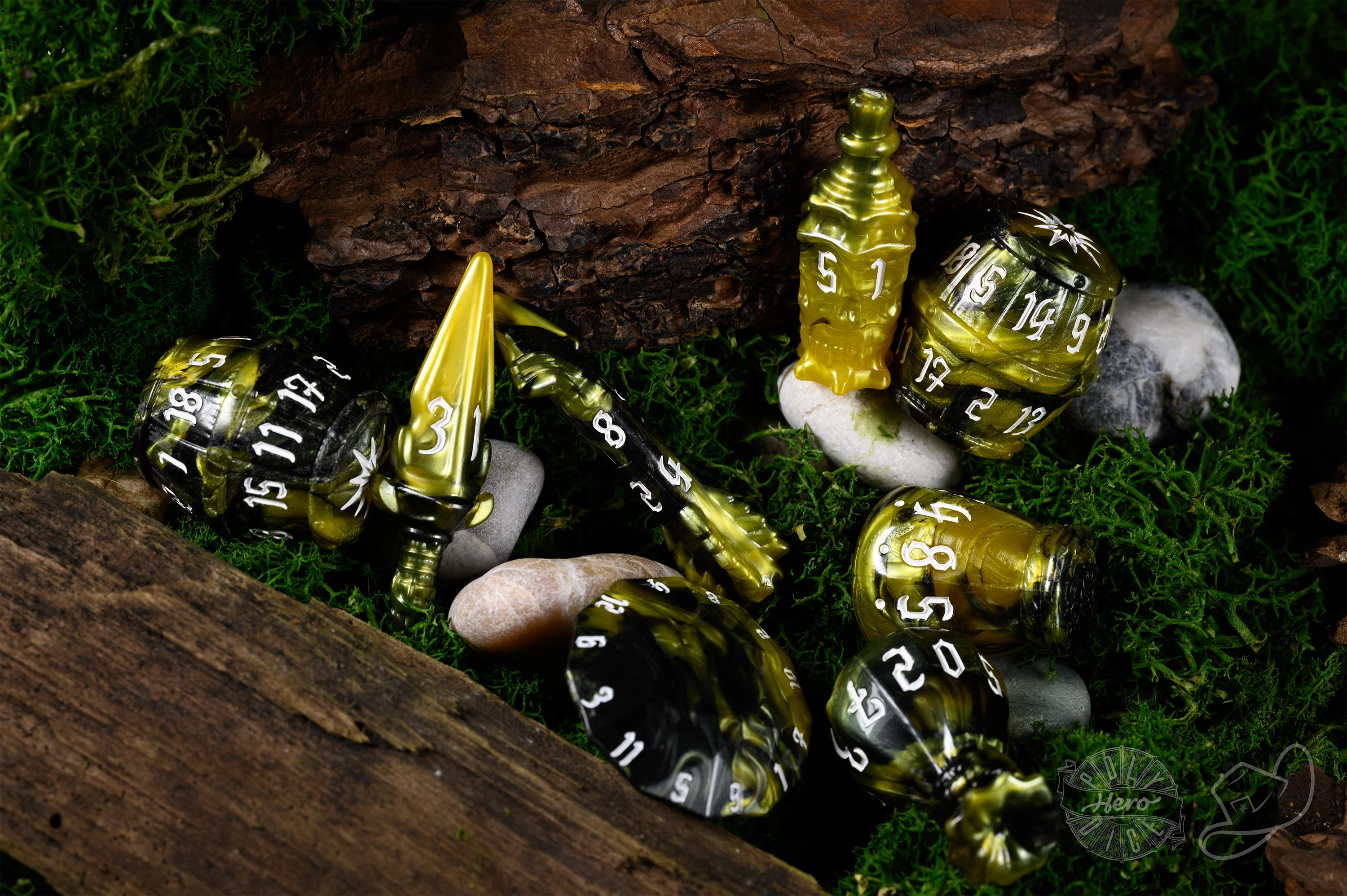PolyHero Rogue 8 Dice Set - Slick Serpent - Image 4